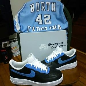 Custom Tar Heels splatter Air Force 1